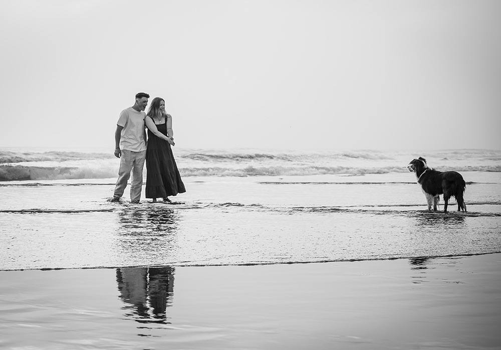 Couple at the beach with their dog, perfect Italy family portiaits
