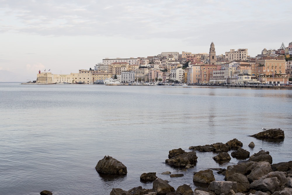 Places to visit in Italy with children : Gaeta at dusk