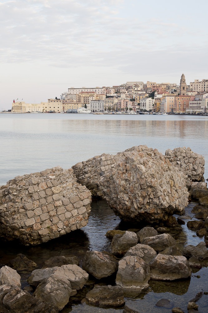 Locations to visit in Italy with children : Gaeta at dusk