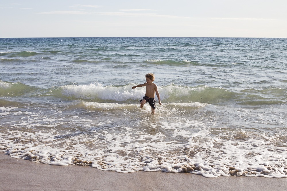 White sand beaches of Serapo, Scissure, Speronga in Italy, perfect for family portraits with children. Etta Images Italy